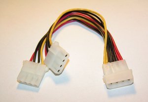 Y-Stromkabel 4Pin 525 > 2X 4Pin 525 Y-Kabel
