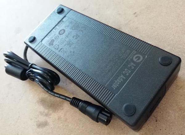 Oplader til Renegade Brushless 1200W 48V | Utomhusleksaker - El & Bensinfordon - Reservdelar | GameStuff