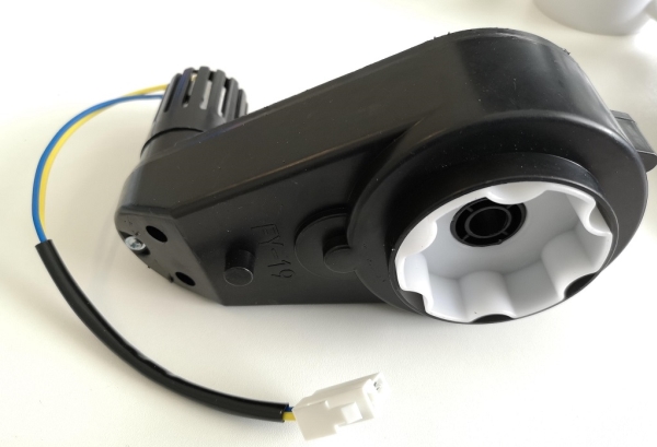 Växellåda med motor 12V (Mercedes G63 AMG 6x6 12v Black w/6x12V) | Utomhusleksaker - El & Bensinfordon - Reservdelar | GameStuff