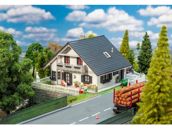 Sanierungs-Einfamilienhaus H0 Faller 130640