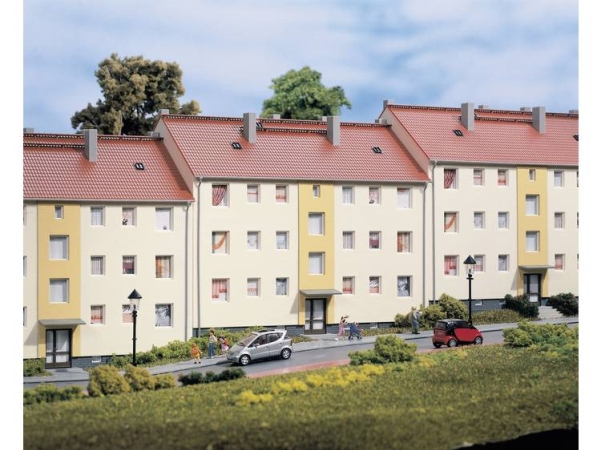 Mehrfamilienhaus H0 Auhagen 11402