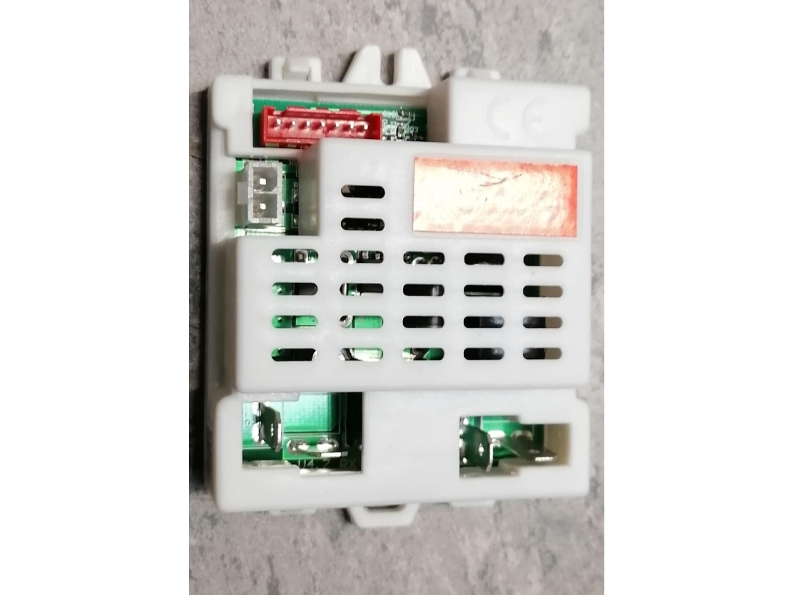 RC 2.4G Control Box EL Traktor med släpvagn för barn | Utomhusleksaker - El & Bensinfordon - Reservdelar | GameStuff