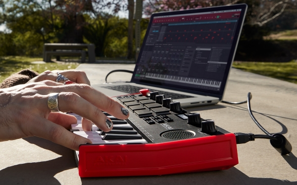Akai MPK Mini Play Mk3, 25 tangenter, Knappar, Rotations-, Svart, Svart, USB, 317 mm | Hobby - Musikinstrument - Kontroller | GameStuff