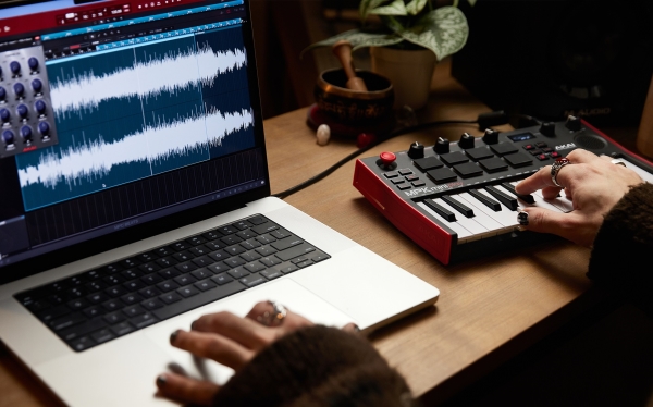 Akai MPK Mini Play Mk3, 25 tangenter, Knappar, Rotations-, Svart, Svart, USB, 317 mm | Hobby - Musikinstrument - Kontroller | GameStuff
