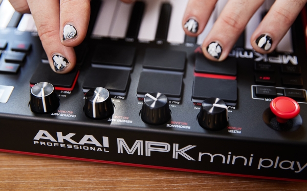 Akai MPK Mini Play Mk3, 25 tangenter, Knappar, Rotations-, Svart, Svart, USB, 317 mm | Hobby - Musikinstrument - Kontroller | GameStuff