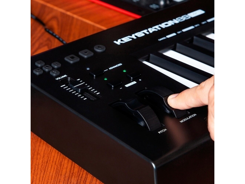 M-AUDIO Keystation 88 MK3 MIDI-keyboard 88 taster USB Sort, Hvid