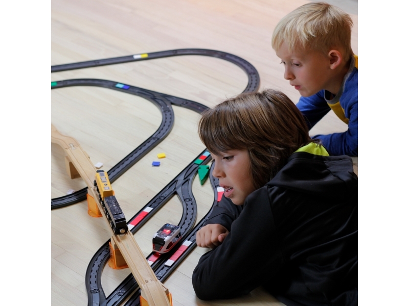Intelino Smart Train - Intelligent batteridrivet tåg med räls | Leksaker - Rollek - Musikleksaker | GameStuff