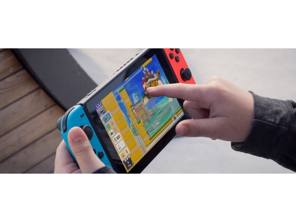 Tekstforfatter byld Bekræftelse Nintendo Switch mit neonblauem und neonrotem Joy-Con - Spilkonsol - Full HD  - sort, neonrød, neonblå