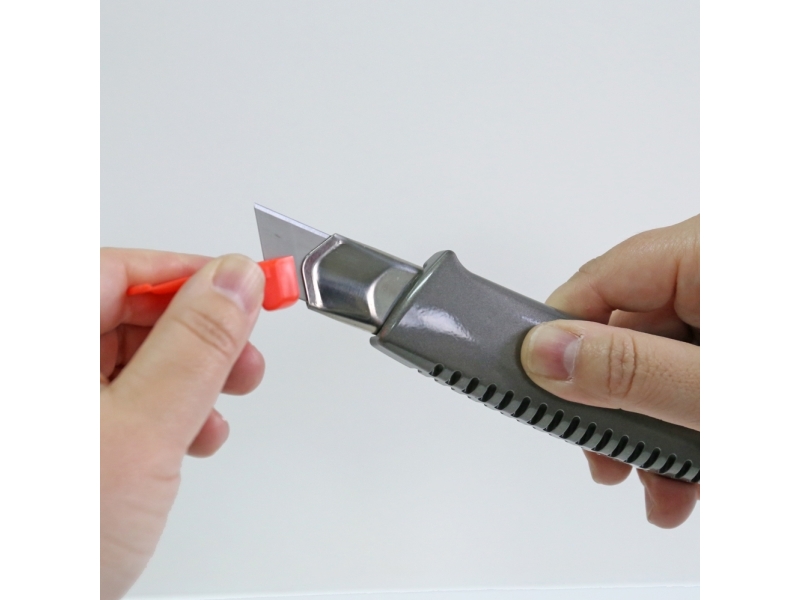 NT Cutter model L-500GR ALU med Grip & Auto-Lock 18mm | Kontorsmaterial - Skärverktyg - Knivar | GameStuff