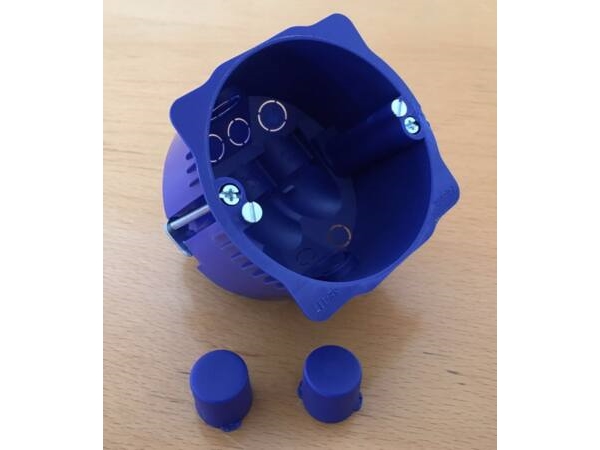 Multibox Ø74, 52 Mm Tief, Frontbox Für 3 M16-Rohre Und 7 Kabel, Blaue Eurobox, Halogenfrei