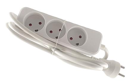 Uttag med 3 runda uttag, utan jord. Vit färg. 16A 250V 1,5M | EL Artiklar - Andra EL - Pluggar och uttag | GameStuff