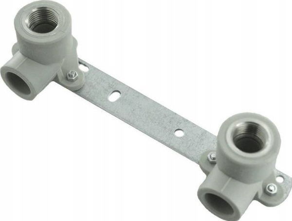 Detal-met GW-kyynärpää 20x1/2 ripustimella, jossa on asennuslevyjen väli 150mm [5] alumiinilevyä