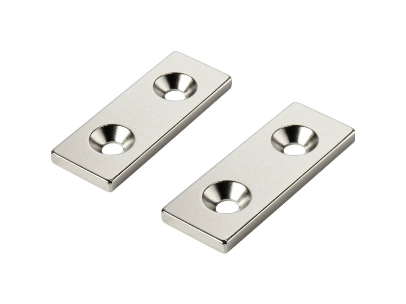TRU COMPONENTS TC-12250648 Kestomagneetti Suorakulmainen (L x S x K) 40 x 15 x 3 mm M4 Raja-arvolämpötila (max.): 150 °C