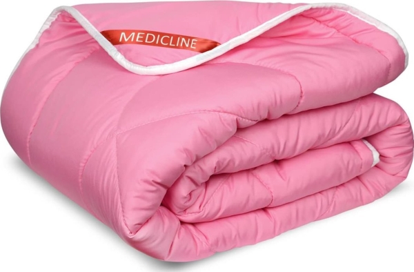 AIO Helårsfilt, trådquiltad rosa mikrofiber 200 x 220 cm | Baby & barn - Textil och kläder - Filtar och plädar | GameStuff