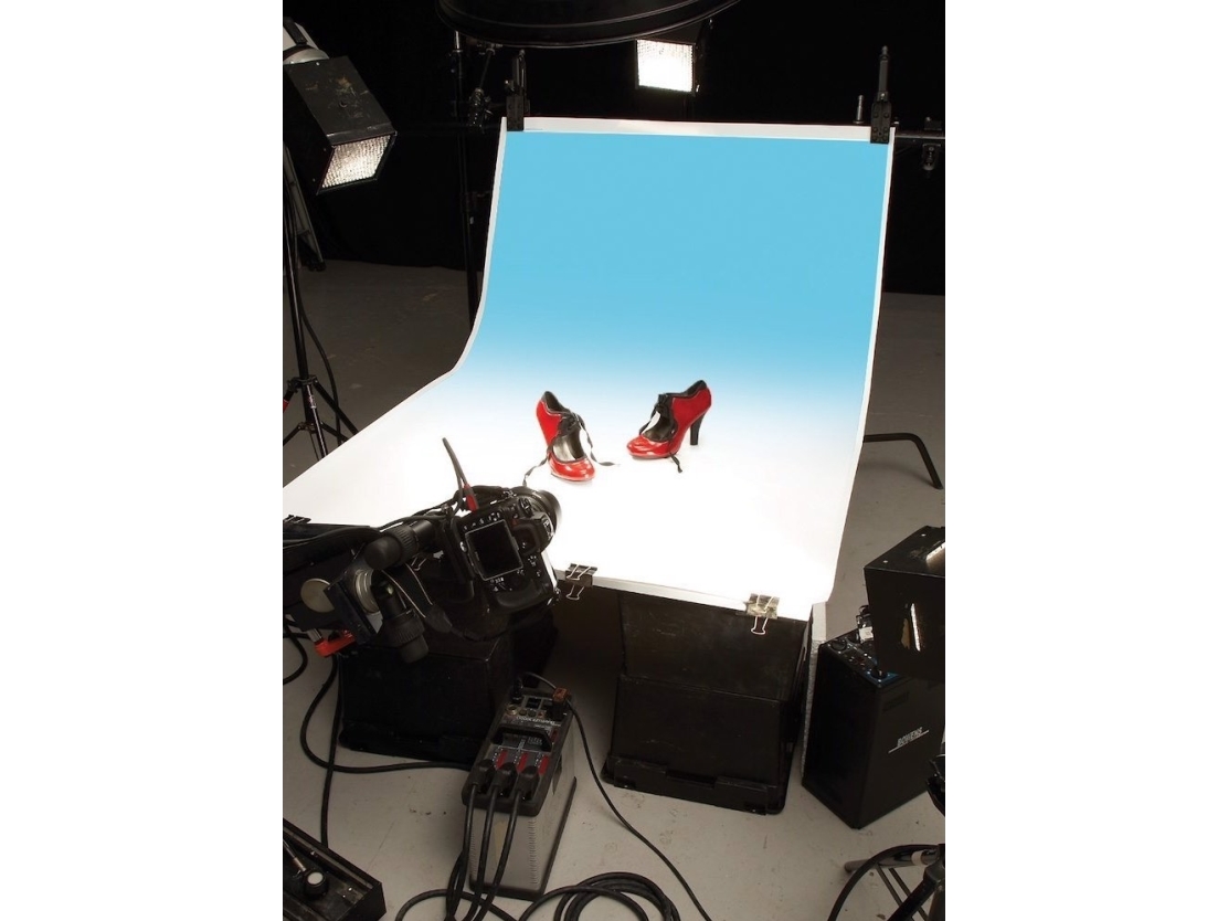 Colorama Skuggad bakgrund vit och ljusblå 110 x 170cm | Hobby - Modelljärnväg - Markbyggnader | GameStuff