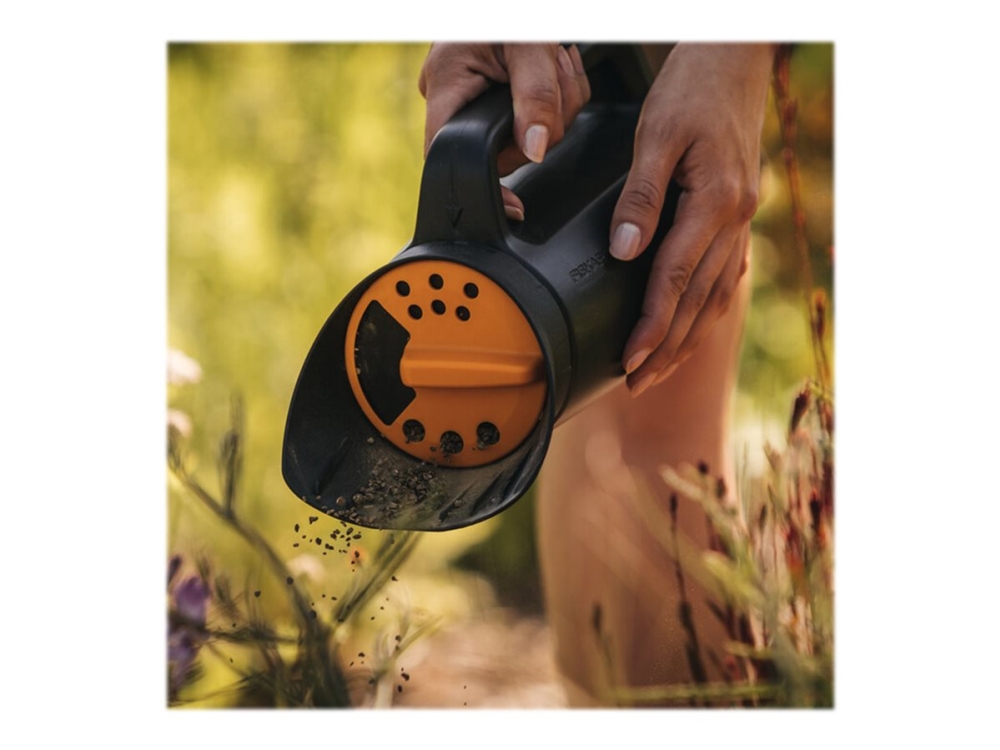 Fiskars Solid - Hand spreader | Trädgården - Trädgårdsredskap - Spridare | GameStuff