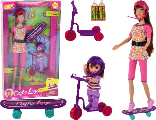 LeanToys dukke-sæt Lucy lyserød med sparkesykkel, skateboard og hjelme