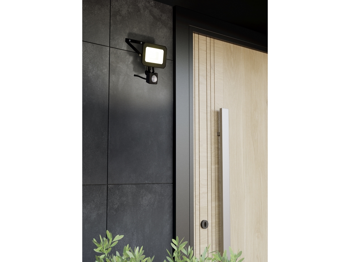 EGLO RISACCA-E udendørs projektør med sensor, 1800lm 4000K IP44, sort