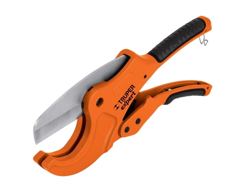 Plastikinių vamzdžių žirklės . Tvirtas metalinis korpusas, nerūdijančio plieno geležtė, Vamzdžiams iki 63 mm. Terkšlinis mechanizmas. Truper®