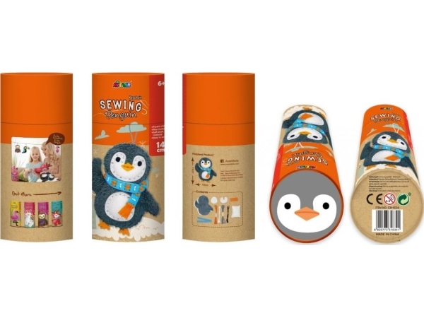 Russell Näht Einen Pinguin-Schlüsselanhänger