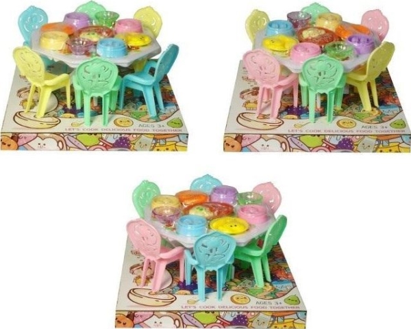 Dukkemøbler: bord, 6 stole, tilbehør MIX