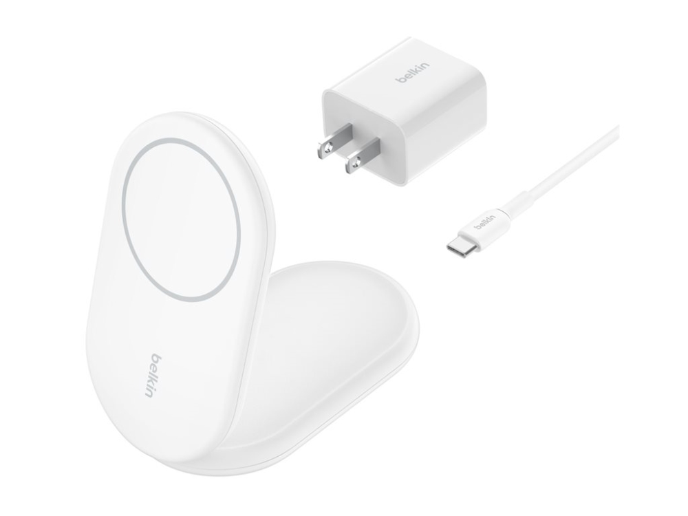 Belkin BoostCharge - Trådlöst laddställ - magnetisk, hopfällbar, med Qi2 + växelströmsadapter - 15 Watt - 3 A - Fast Charge, Strömmatning 3.1 - vit | Tele & GPS - Batteri & Laddare - Laddare - Belkin-laddningsstativ | GameStuff