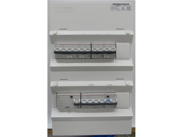 UG150-12 Gruppeafdækning hvid, med 3L10 1K10 1K16 1L10/HPFI | Lauritz Knudsen - Övrige El-artiklar (LK) - Andra El-artiklar | GameStuff