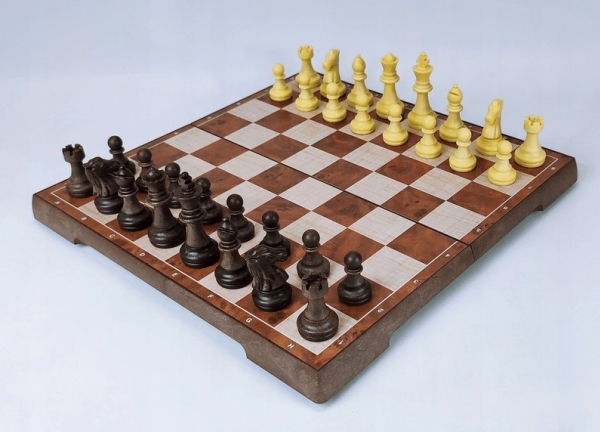 W&amp K PRESENT Schack +WARCABS Schackbräden i trä 14393 | Leksaker - Rollek | GameStuff