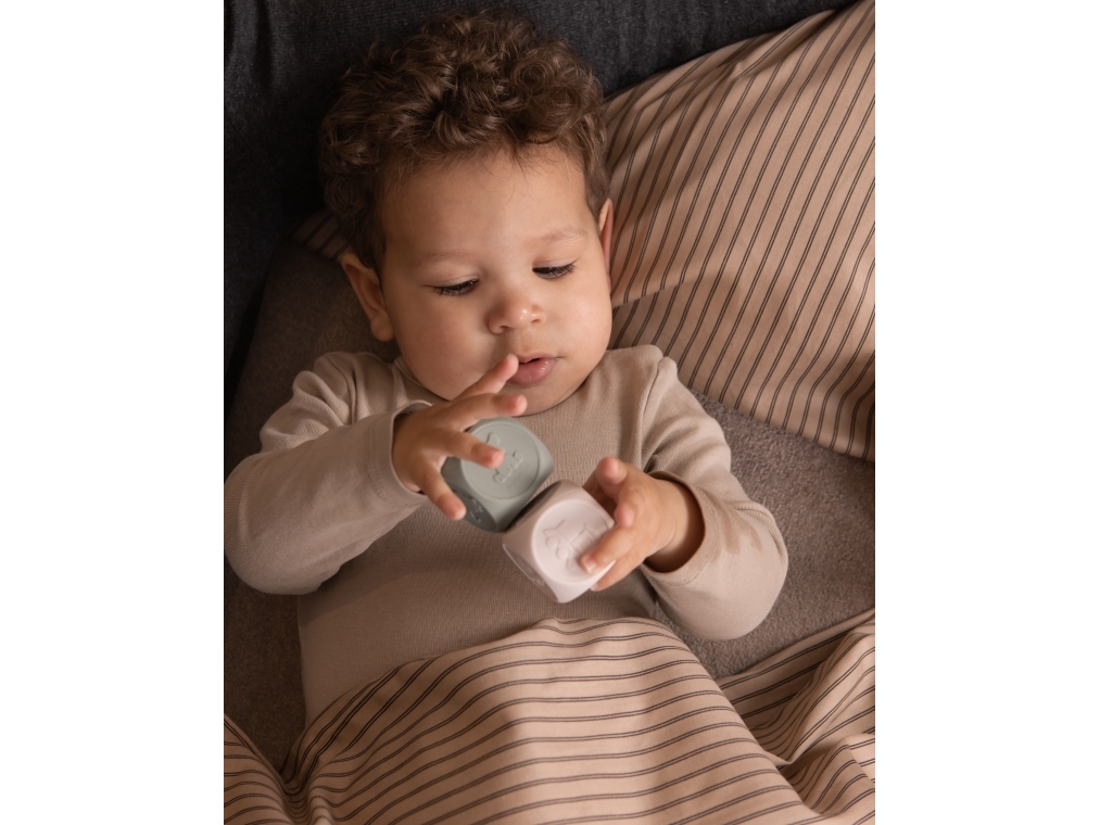 Nuuroo Sana silikonterninger 4-pack | Leksaker - För dom minsta - Aktivitetsfilt | GameStuff