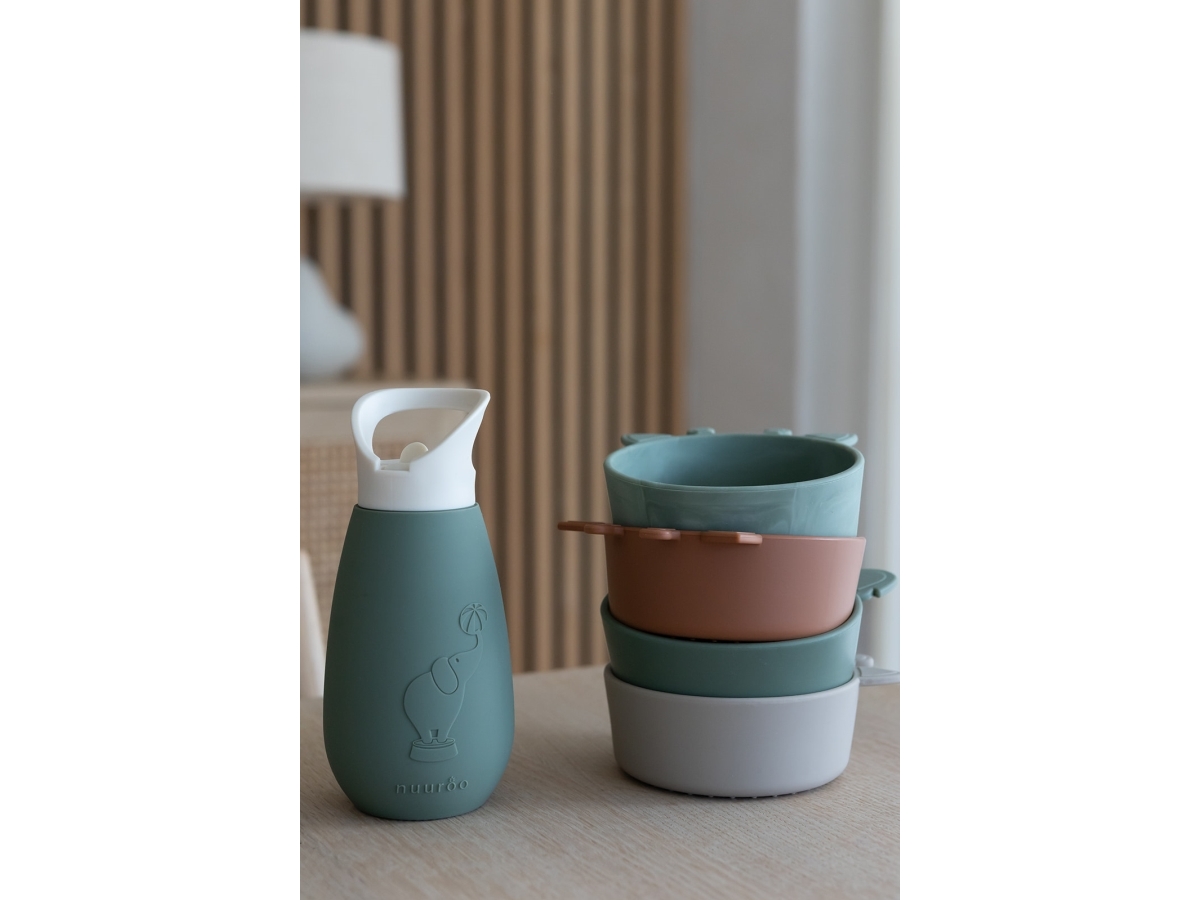 Nuuroo nuuroo - BIDON-flaska i silikon med sugrör Pax Dusty Green kapacitet 350 ml | Hälsa - Tillbehör - Vattenflaskor | GameStuff