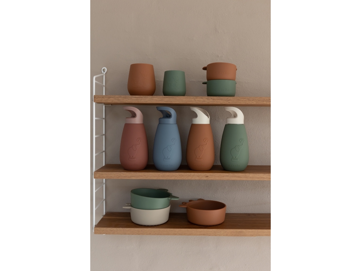 Nuuroo nuuroo - BIDON-flaska i silikon med sugrör Pax Dusty Green kapacitet 350 ml | Hälsa - Tillbehör - Vattenflaskor | GameStuff