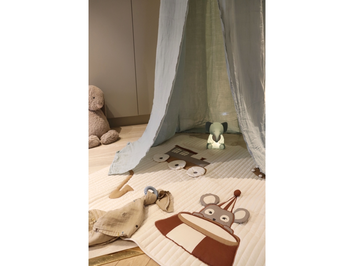 Nuuroo Sigge yövalo - norsu