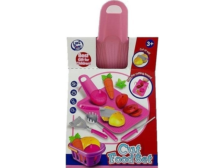 Vihannesten leikkaaminen laudalla