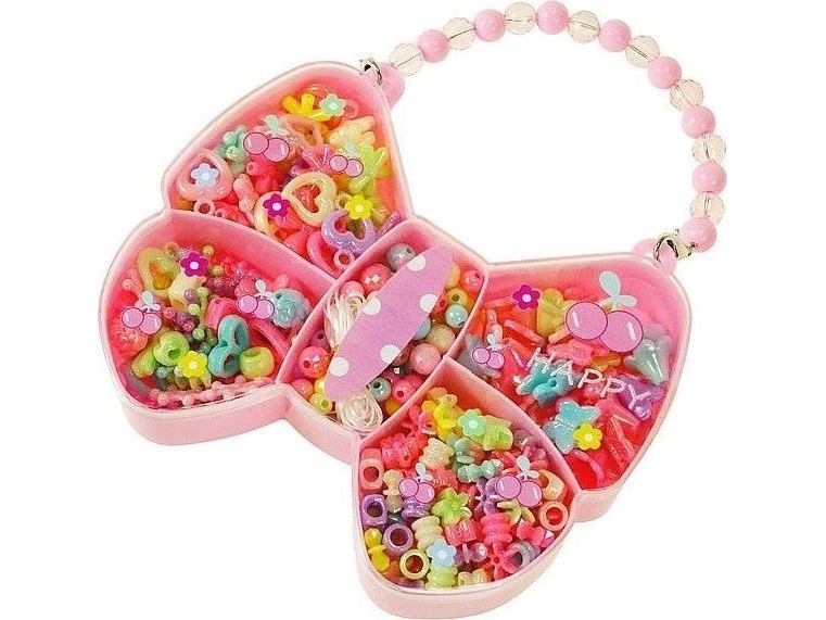 Set of threading beads in a trunk