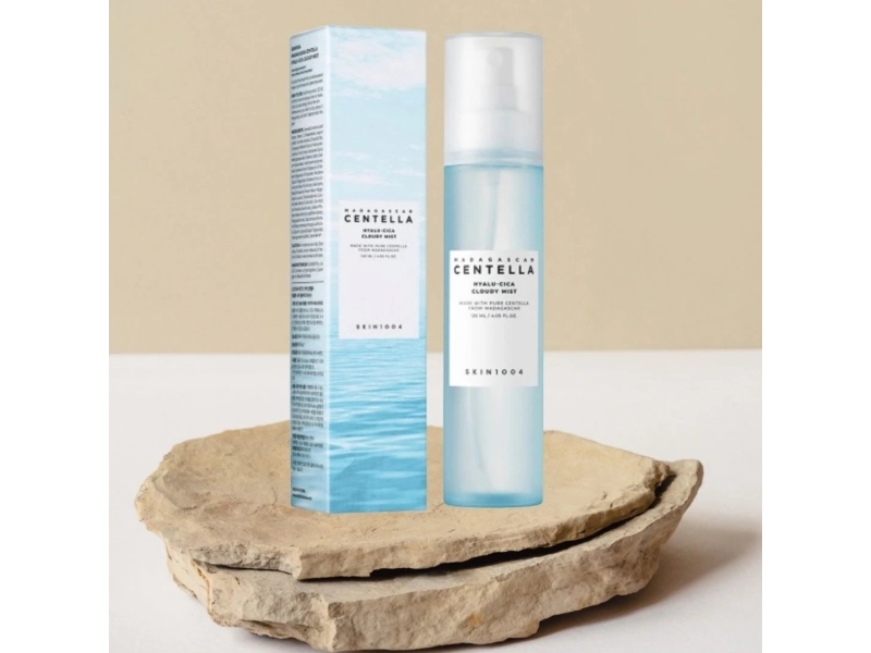 Skin1004 Feuchtigkeitsspendender Gesichtsnebel Madagaskar Centella (Hyalu-Cica Cloudy Mist), 120 Ml