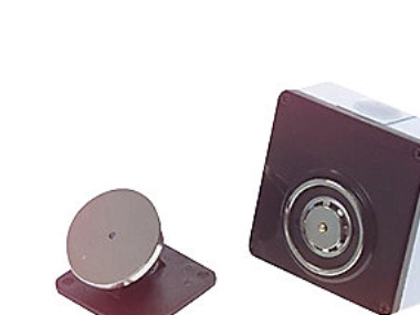 Väggmonterad dörrmagnet - universell 24Vdc | Brandsäkerhet | GameStuff