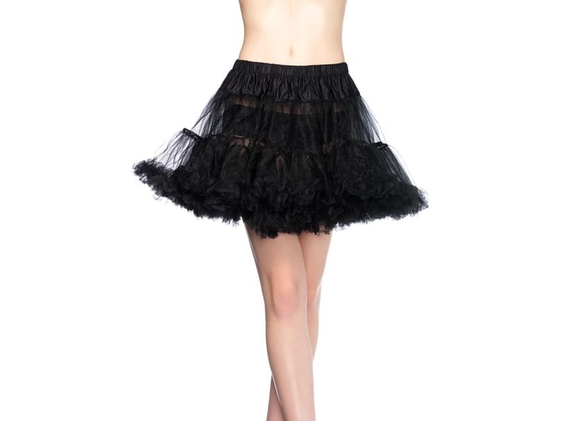 Musta tyllihame kerroksilla