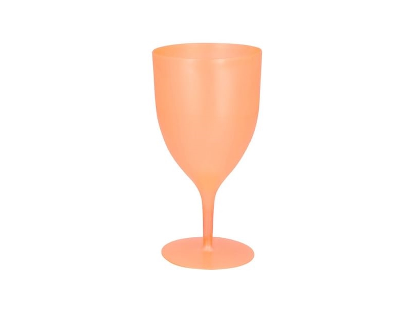 Orangefarbenes Weinglas
