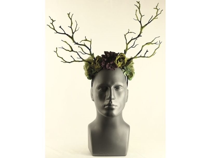 Hiusklipsikukkia ja oksia