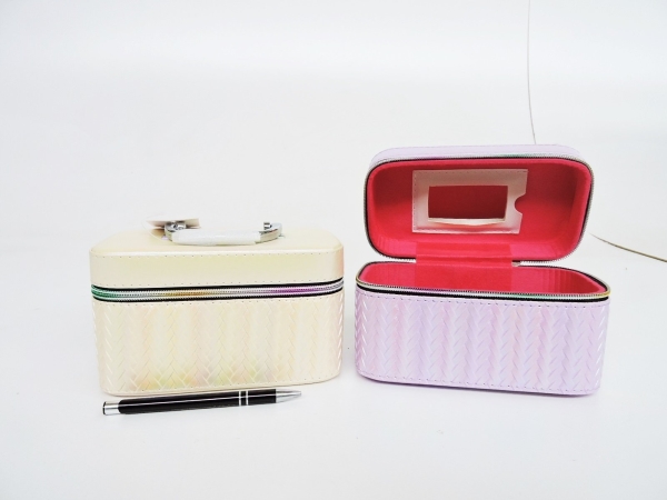 Chest S with locking mirror 19x12x11cm MIX | Hälsa - Tillbehör - Toalettväskor | GameStuff