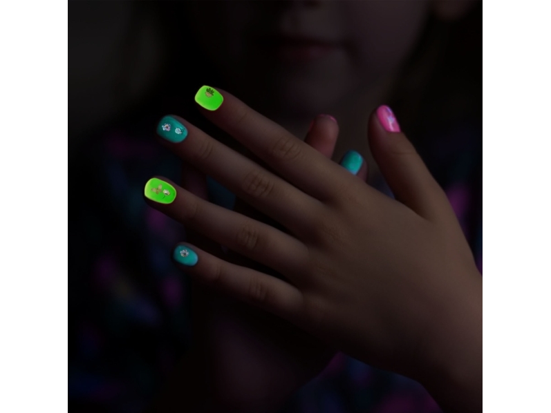 Real Uniq, Glow In The Dark Neglekunst I Metal Etui.