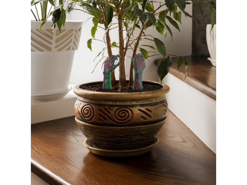 Tommel opp Mad Monkey - Zombie Hands for the Flowerpot