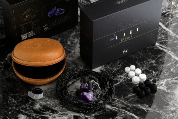 Queen Of Audio Queen Of Audio (Qoa) Pink Lady Headphones - Black By Kinera