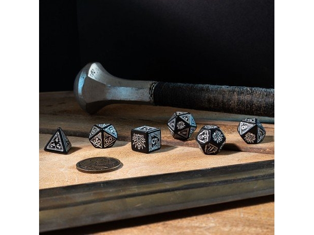 Q-Workshop komplet sæt figurer: Geralt - sølvsværd