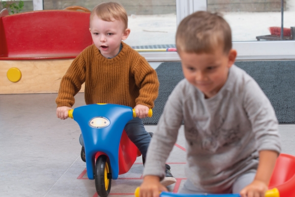 Dantoy Classic sparkcykel med gummihjul, L.60 cm | Utomhusleksaker - Spela i trädgården - Tillbehör | GameStuff