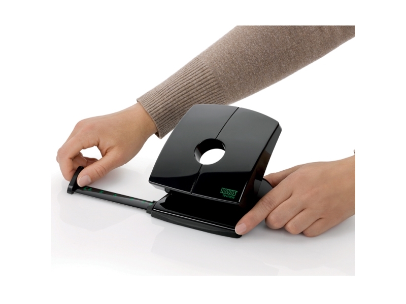 Novus B 230, 30 ark, Sort, Metal, 8 cm, 5,5 mm, 350 g