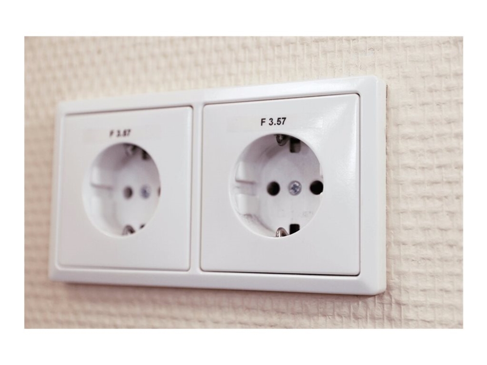 Brother TZe-111 - sort på klar 6mm x 8m | Papper & Emballage - Märkning - Etiketter och Tejp | GameStuff