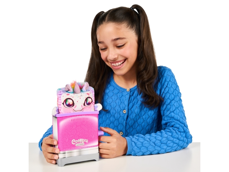 Moose Toys Cookeez Makery Toasty Treatz - Babydukke, rosa