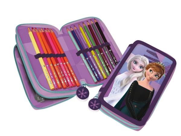 FROZEN Fylld dubbelvånings pennfodral, 300D rik nylon, 19,5 x 12,5 x 4 cm. Innehåll: 15 cm linjal med 4 färgklistermärken, 2 triangulära vässade pennor, 1 pennvässare, 1 suddgummi, 1 anteckningsblock med 20 sidor, 16 triangulära vässade färgpennor. | Skola & Hobby - Till skolväskan - Pennfodral | GameStuff