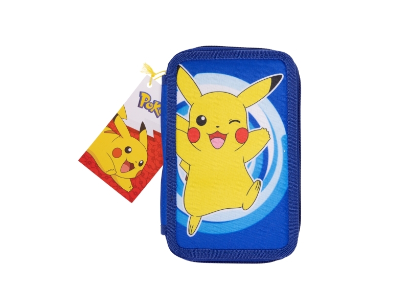 POKÉMON 2-fack fylld pennfodral, 300D polyester, 19,5 x 12,5 x 5 cm Innehåll: 15 cm linjal med 4 färgklistermärken, 2 triangulära vässade pennor, 1 pennvässare, 1 suddgummi, 1 anteckningsblock med 20 sidor, 16 triangulära vässade färgpennor. | Skola & Hobby - Till skolväskan - Pennfodral | GameStuff